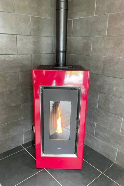 Installation Poêle à Granulés Cadel Modèle Prince 11kW Rouge à Saint-Sauveur-d'Emalleville