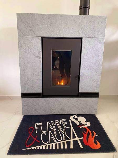 Pose d'un Poêle à Granulés Cadel Modèle Mithos Plus 12 kW en Pierre à Saint-Romain-de-Colbosc