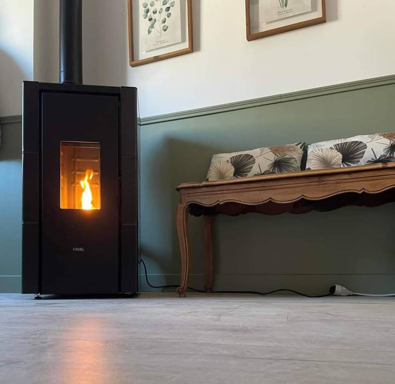 Installation Poêle à Granulés Cadel Modèle Cristal 9 kW Anthracite à Saint-Martin-du-Manoir