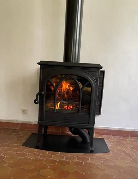 Professionnel dans la pose d'un poêle à Bois Gonfreville L'Orcher : Pose d'un Appareil à Bois Jotul pour une Maison individuelle