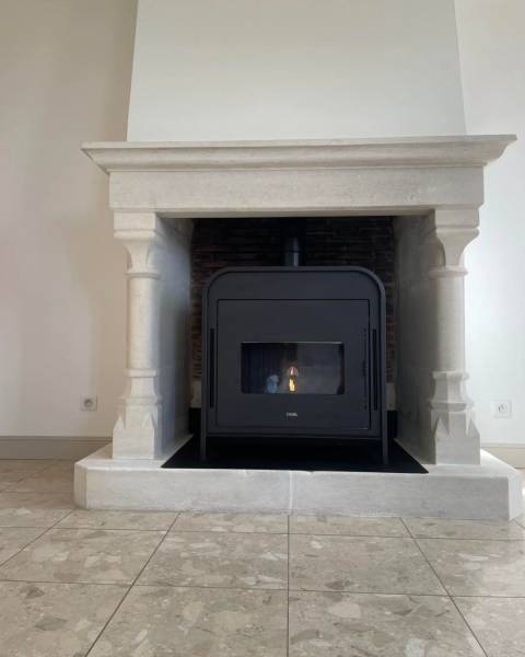 Professionnel dans la pose d'un poêle à granulés à Rogerville : Pose d'un Appareil à Granulés Cadel Modèle Frame 9 kW pour votre habitation