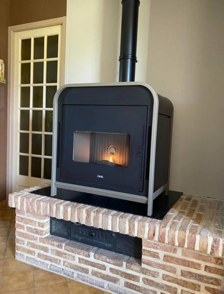 Installation d'un poêle à granulés Cadel Modèle Frame 9Kw sur Beuzevillette