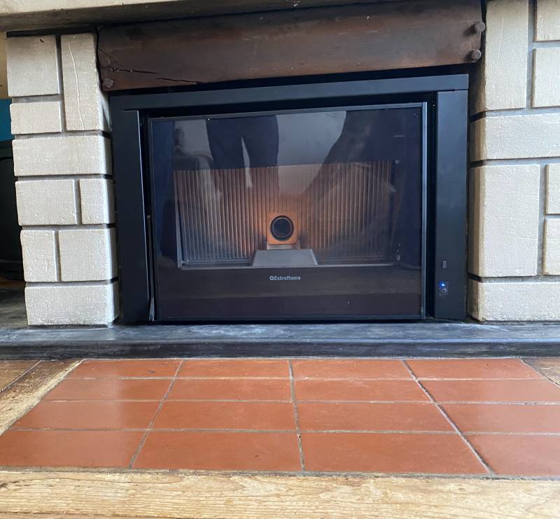 Professionnel dans la pose d'un Insert à Granulés à Cauville S/Mer proche du Havre : Pose d'un Appareil à Granulés Extraflamme Modèle Confort P70 Air H49 5.0 pour votre Maison