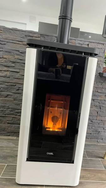 Installation d'un Poêle Cadel Modèle Icon Plus 9 kW Blanc à Valmont